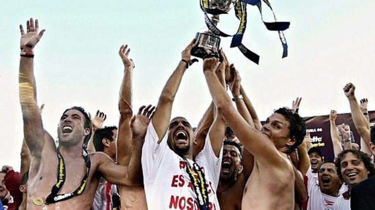 Con un Verón brillante