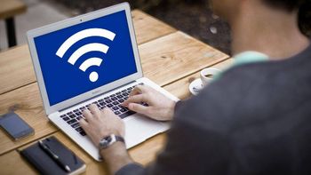 Con estos pasos podrás saber quién está conectado a tu WiFi y mejorar la seguridad de la red. Con estos pasos podrás saber quién está conectado a tu WiFi y mejorar la seguridad de la red.