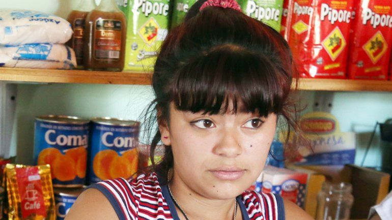 Yamila Lagos relató a LM Neuquén el ataque que sufrió en la despensa.