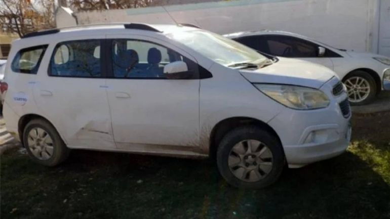 La camioneta oficial del empleado público utilizada en el robo.