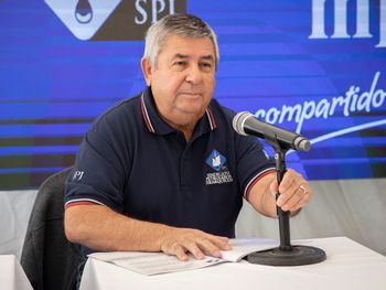 manuel arevalo seguira al frente de los petroleros jerarquicos: fue la unica lista oficializada