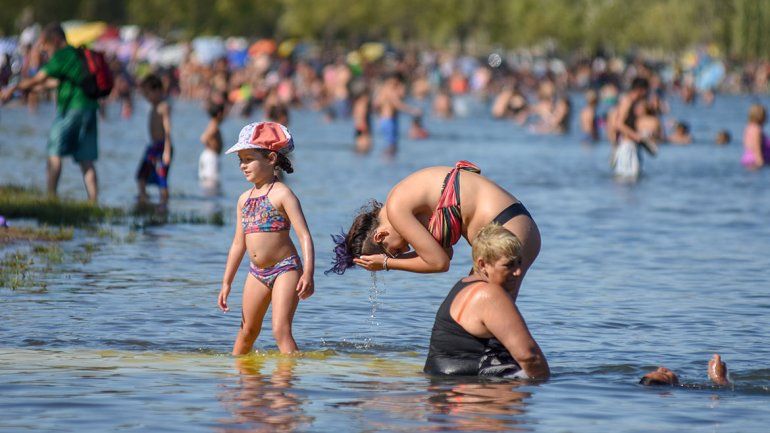 Los balnearios recibieron ayer a miles de personas.