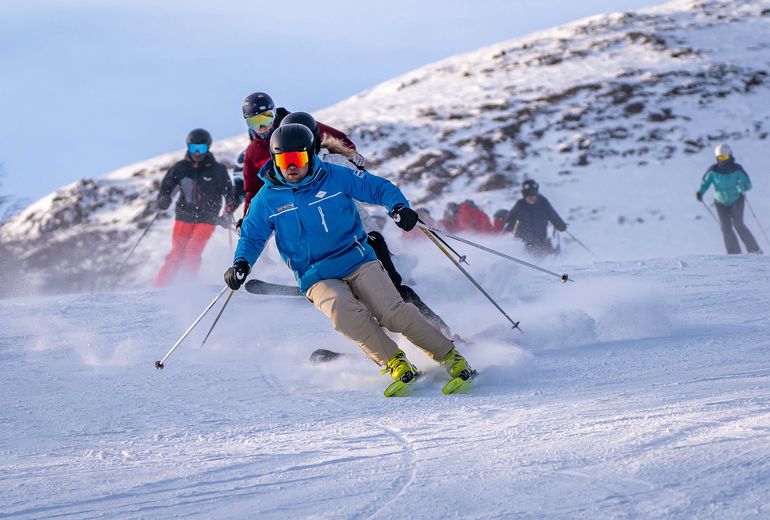 Esquiar en la cordillera es caro, pero hay diferentes opciones para los bolsillos. una oportunidad para aprender. Esquiar en la cordillera es caro, pero hay diferentes opciones para los bolsillos. una oportunidad para aprender.