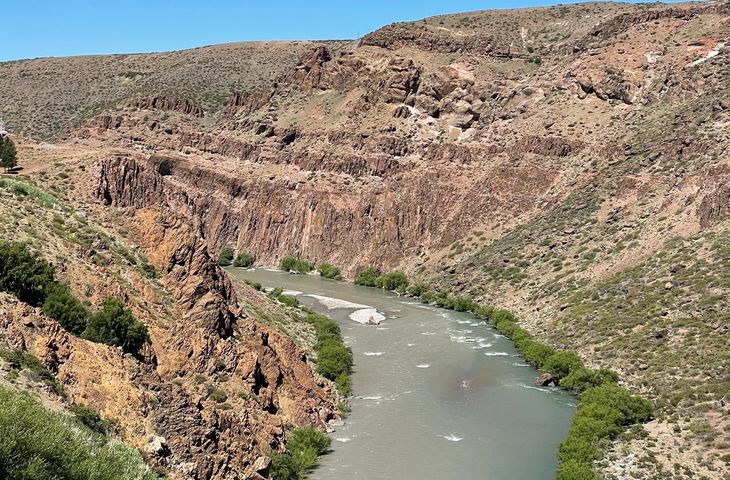 El agua, clave para los desarrollos vitivinícolas del norte neuquino. El agua, clave para los desarrollos vitivinícolas del norte neuquino.