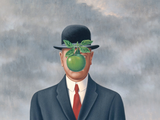 René Magritte, pintor surrealista Belga que tuvo una estrecha relación con la manzana en muchas de sus obras.