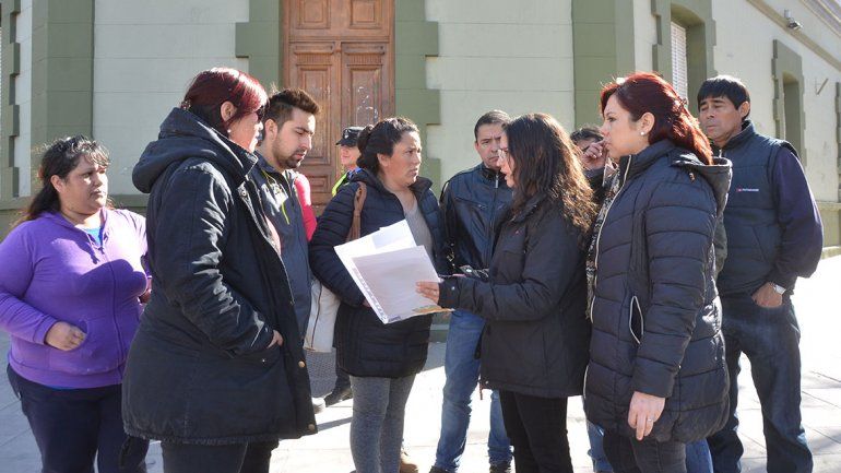 Trabajadores de termas amenazan con cortar rutas