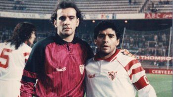 Maradona y Monchy Rodríguez compartieron cuando ambos jugaban en Sevilla Maradona y Monchy Rodríguez compartieron cuando ambos jugaban en Sevilla