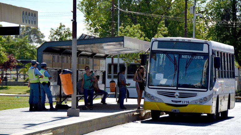 Autobuses Neuquén ya presta servicios tras el bloqueo en la base