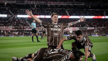 Pese a la ayuda de Falcón Pérez, River quedó eliminado ante Platense por penales