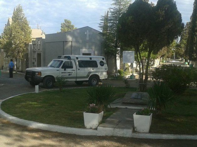 Profanaron una tumba en el cementerio de Allen