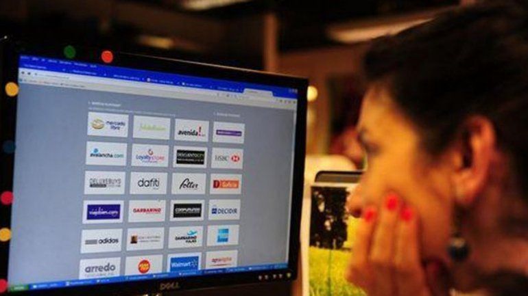 Locas por las compras: ellas son las que más gastan en el CyberMonday