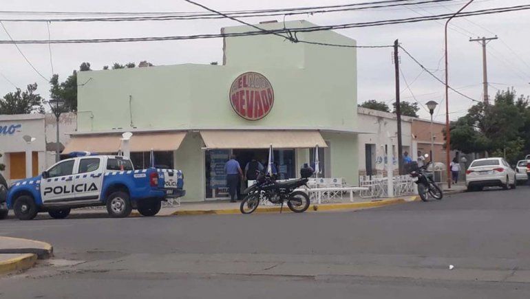 Encapuchados roban 200 mil pesos de una heladería en Cutral Co