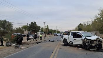 Dos personas murieron tras un fuerte choque sobre Ruta 22, en Plaza Huincul. Dos personas murieron tras un fuerte choque sobre Ruta 22, en Plaza Huincul.