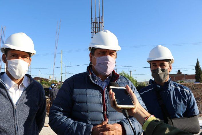 Gaido lanzó el plan de iluminación con una renovación sobre la Godoy 