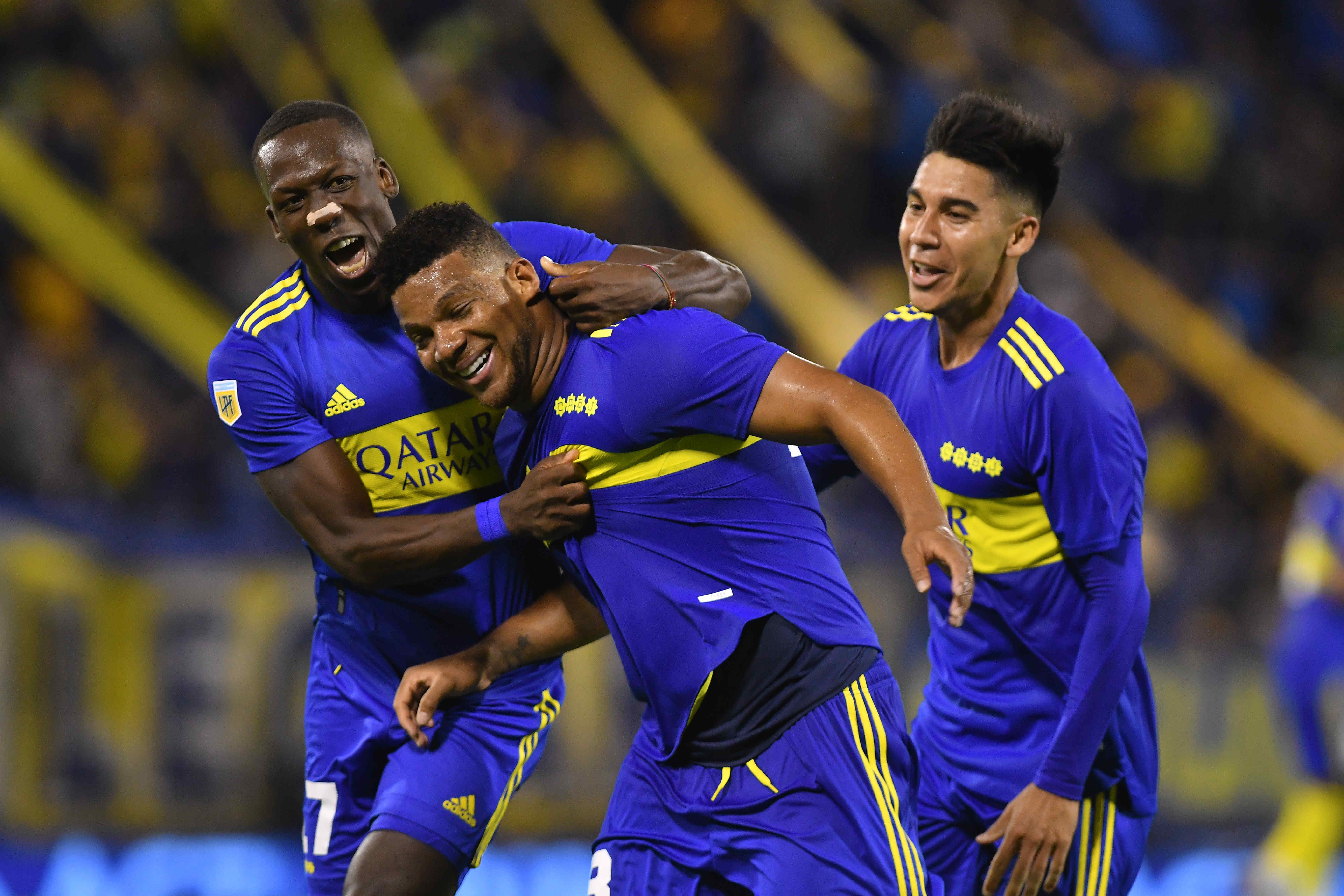 La reacción de Morena Beltrán y memes por el golazo de Fabra