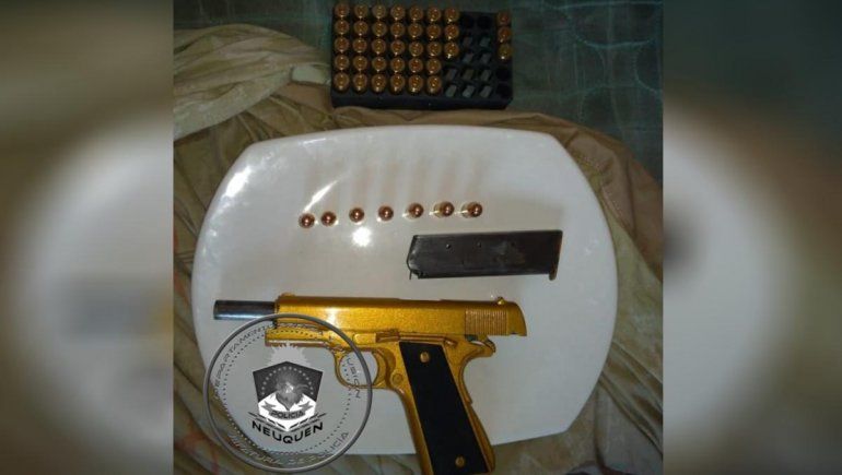 Violan la cuarentena, toman alcohol y se les escapa un tiro