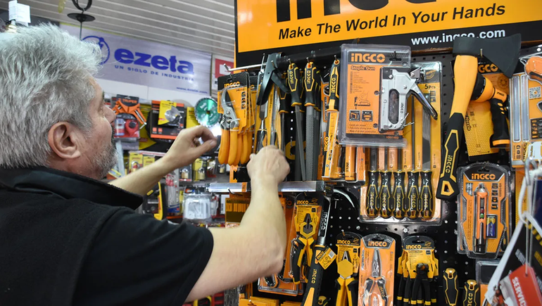 ¿Cuál es la actividad que más empleo privado genera en Neuquén?