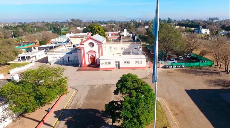 Tragedia en la escuela: nene se cayó, se atragantó con un chupetín y está grave