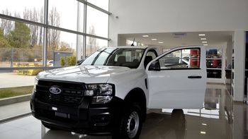 La nueva Ford Ranger XL cabina simple, es la opción que gana terreno en el Alto Valle junto a Fiorasi. La nueva Ford Ranger XL cabina simple, es la opción que gana terreno en el Alto Valle junto a Fiorasi.