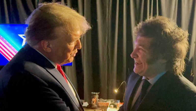 Donald Trump y Javier Milei en un breve encuentro que mantuvieron semanas atrás. Donald Trump y Javier Milei en un breve encuentro que mantuvieron semanas atrás.