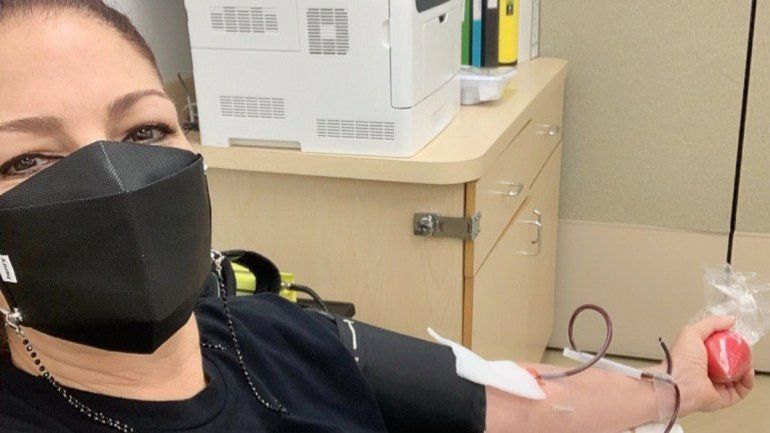 Gloria Estefan donó plasma y lo anunció de una divertida manera