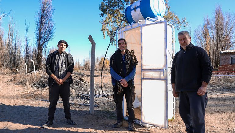 Con descartes de la industria petrolera, fabrican la solución a un problema de los productores frutícolas