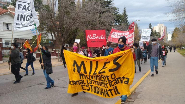 UNCo: estudiantes se movilizaron por la falta de pago de becas