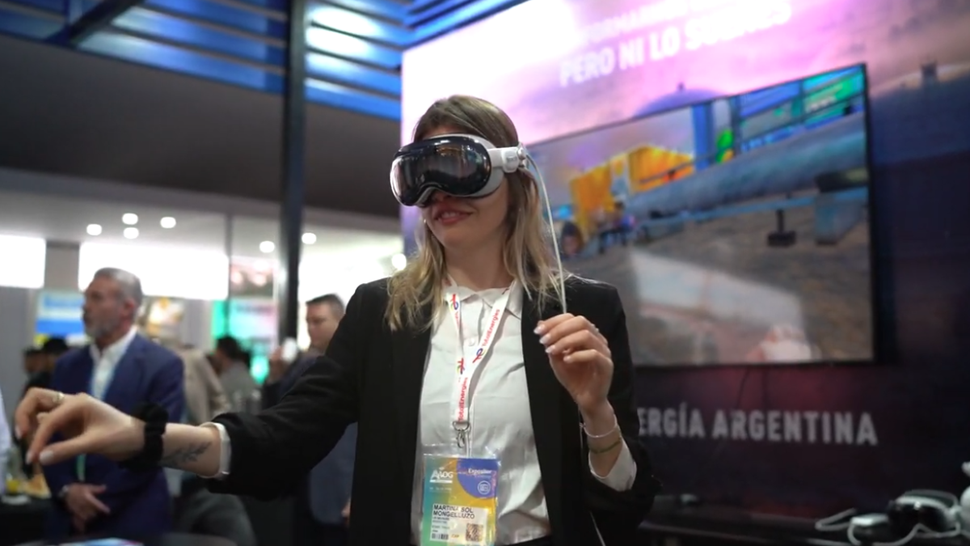 El stand de YPF revolucionó la AOG con gemelos digitales y realidad aumentada