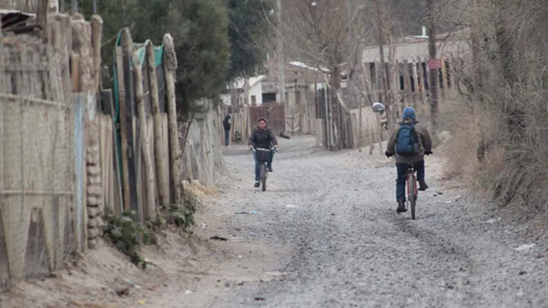 El chofer solidario se descompensó y ribereños quedaron aislados y olvidados