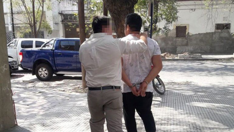 Violó y embarazó a alumna y cayó en casino trucho