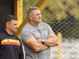 insolito: tuvo un pico de presion, lo llevaron al hospital en el entretiempo y dejo de ser el dt insolito: tuvo un pico de presion, lo llevaron al hospital en el entretiempo y dejo de ser el dt