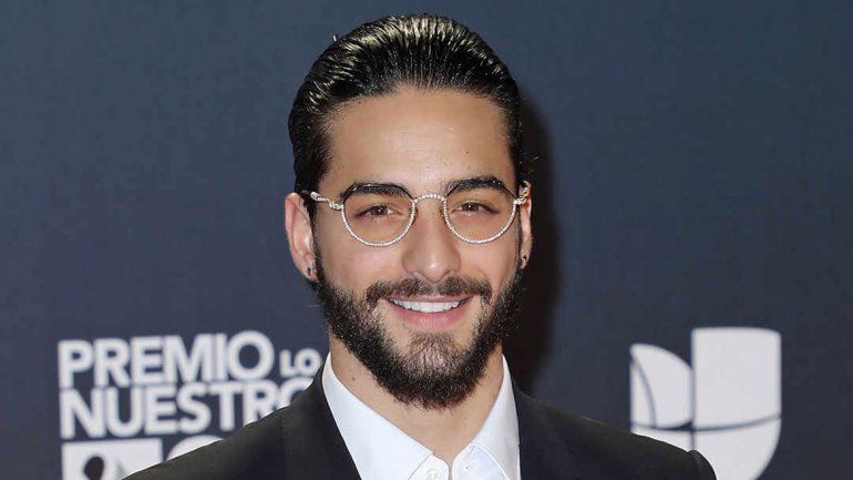 Su sello discográfico lo retó por haberle faltado el respecto al cantautor español.