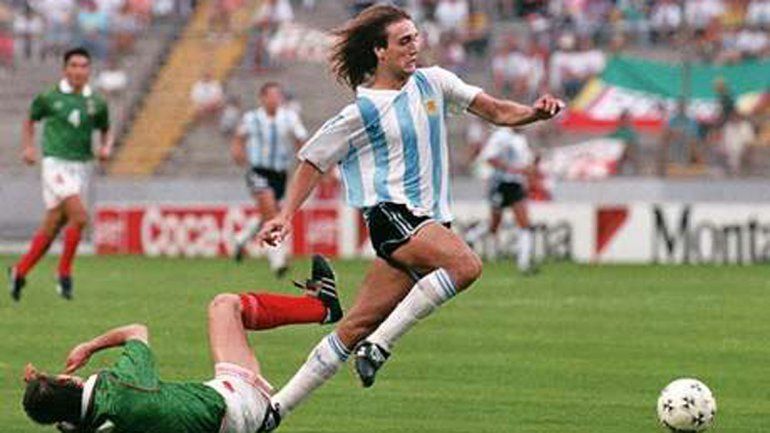 Batistuta en carrera hacia el primer gol del seleccionado frente a México.