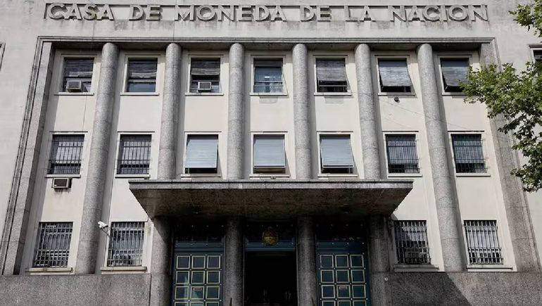 La Casa de la moneda de la Nación Argentina es la fabricante de las patentes. La Casa de la moneda de la Nación Argentina es la fabricante de las patentes.