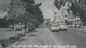 Postal de Av. Argentina, año 1957, en cja 5 nº inv 186.jpg