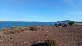 Búsqueda de tres pescadores en Embalse Alicurá que perdieron contacto con sus familiares