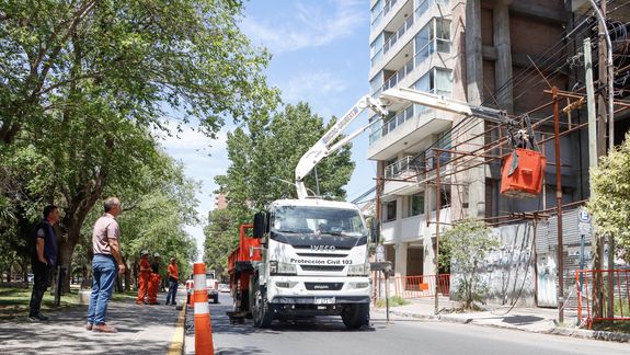 El operativo en una obra en construcción en pleno centro de Neuquén / Foto