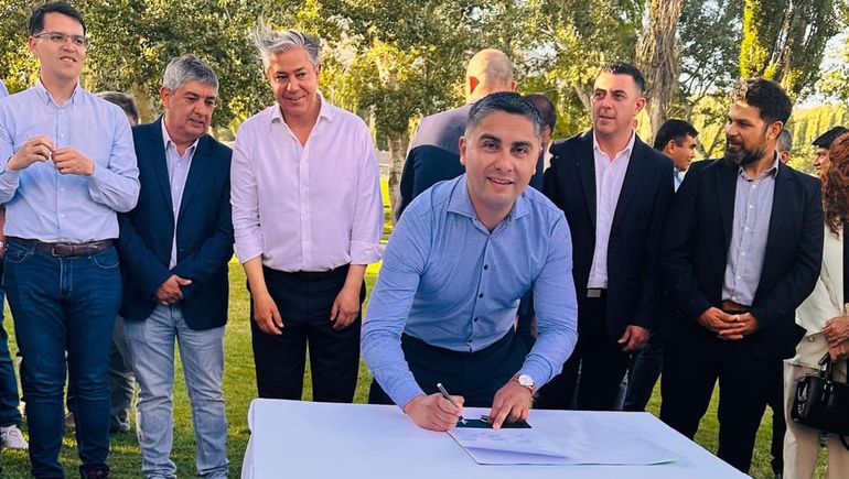 Un intendente peronista apoya el Pacto de Gobernanza de Rolando Figueroa