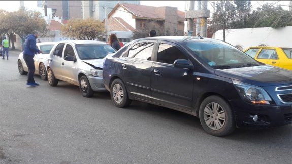 Choque en cadena: uno de los conductores circulaba sin licencia