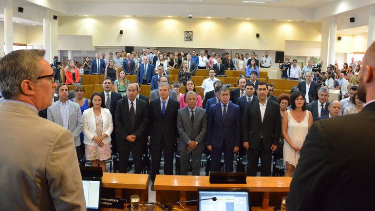 Monzani gambeteó lo más caliente de la agenda 2019