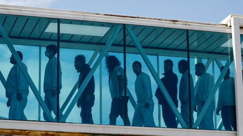 Más de un centenar de venezolanos deportados por Estados Unidos están desaparecidos tras el derrumbe de un hotel en La Guaira. | LM Neuquen Más de un centenar de venezolanos deportados por Estados Unidos están desaparecidos tras el derrumbe de un hotel en La Guaira.