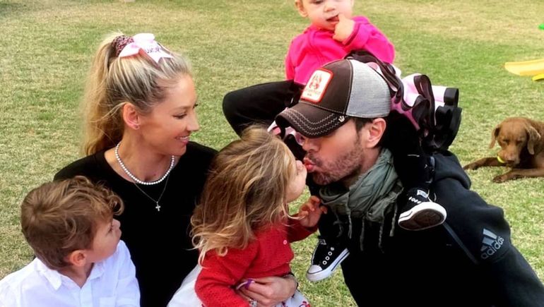 A los 50, Enrique Iglesias fue padre por cuarta vez: el primer posteo del cantante