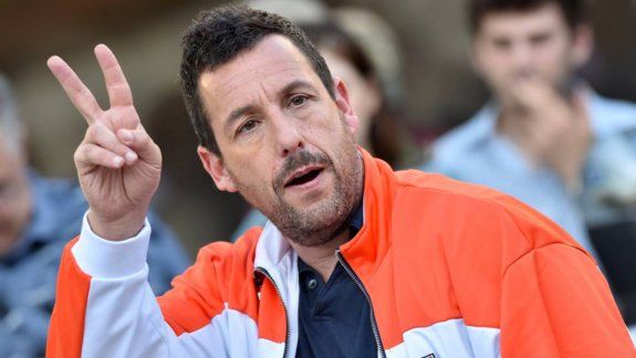 Viral: mesera hizo esperar a Adam Sandler 30 minutos en un restaurante