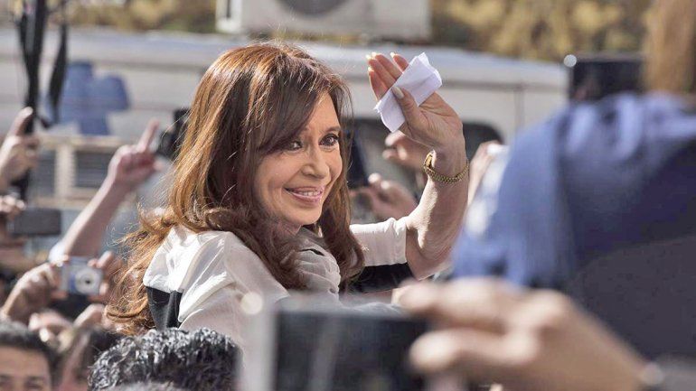 La inhibición de bienes no alcanza la administración y usufructo de ellos.