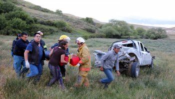 dos heridos tras salir despedidos de una camioneta en un vuelco dos heridos tras salir despedidos de una camioneta en un vuelco