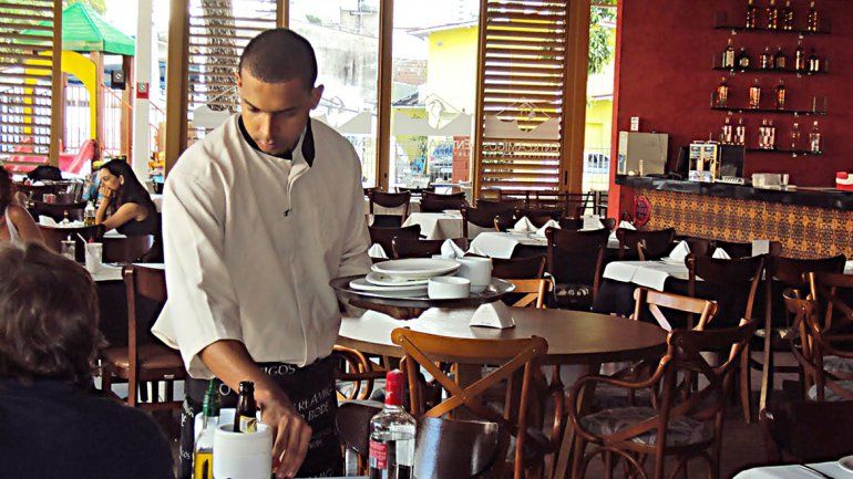 Sueldo de gastronómicos con aumento en julio 2025: cómo quedaron las escalas