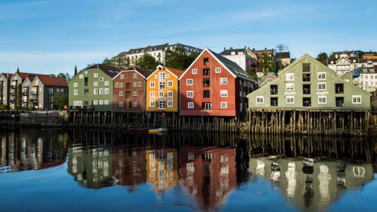 Suecia es uno de los países con menor tasa de criminalidad e inseguridad del mundo, factor que contribuye al envejecimiento más lento. Suecia es uno de los países con menor tasa de criminalidad e inseguridad del mundo, factor que contribuye al envejecimiento más lento.