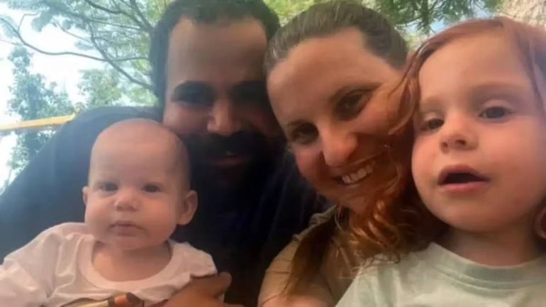 Familia Bibas, secuestrada el 7 de octubre de 2023 en el kibutz Nir Oz, en el sur de Israel, tras el ataque terrorista de Hamas. Foto: Google. Familia Bibas, secuestrada el 7 de octubre de 2023 en el kibutz Nir Oz, en el sur de Israel, tras el ataque terrorista de Hamas. Foto: Google.