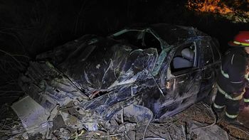 tremendo accidente en san martin de los andes: perdio el control en una curva y cayo por un barranco tremendo accidente en san martin de los andes: perdio el control en una curva y cayo por un barranco