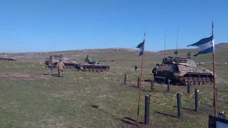 El conductor de la ambulancia decidió arrojarse ante el inminente choque contra el tanque. Su caída contra el suelo habría sido letal.&nbsp;